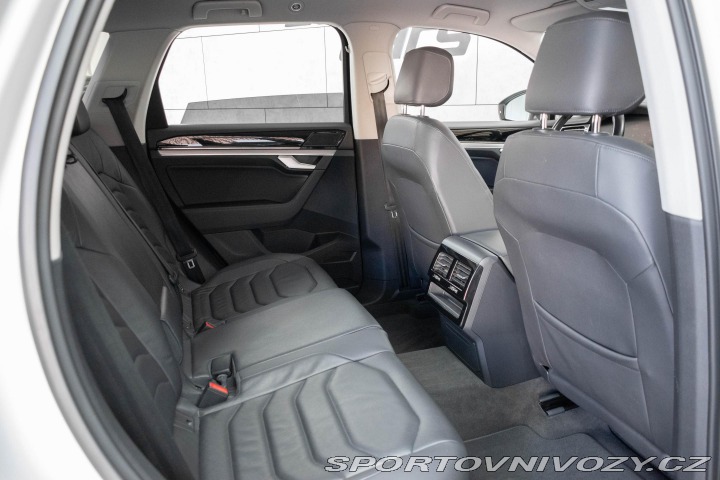 Volkswagen Ostatní modely Touareg 3.0 TDI R-LINE REZERVACE 2019