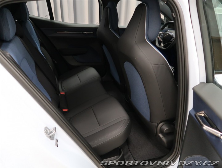 Volvo EX30 SiINGLE RWD PLUS 1. MAJ Č 2025