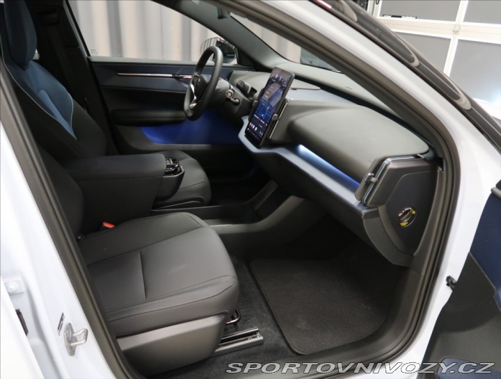 Volvo EX30 SiINGLE RWD PLUS 1. MAJ Č 2025