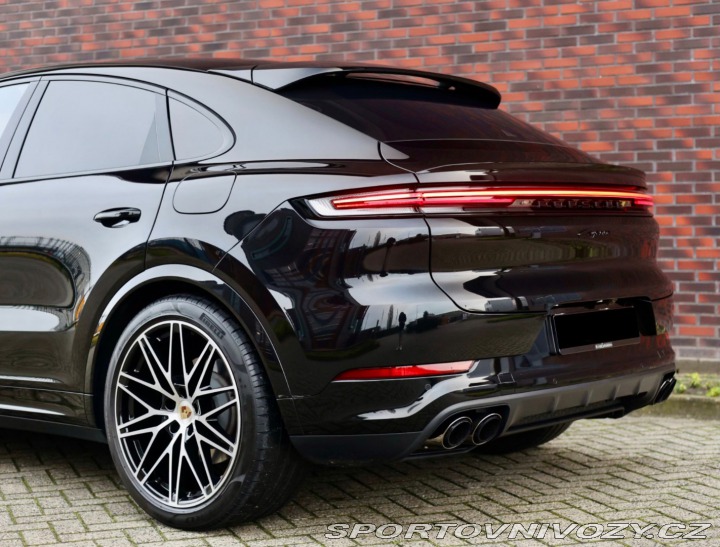 Porsche Cayenne 3.0 V6 Coupe E-Hybrid 34 2024