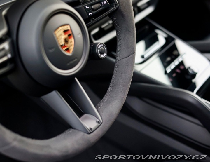 Porsche Cayenne 3.0 V6 Coupe E-Hybrid 34 2024