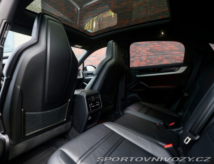 Porsche Cayenne 3.0 V6 Coupe E-Hybrid 34 2024