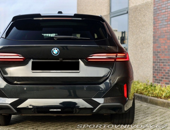 BMW 5 Touring  550e  xDrive | M 2025