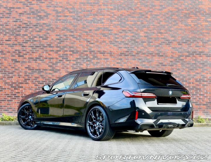 BMW 5 Touring  550e  xDrive | M 2025