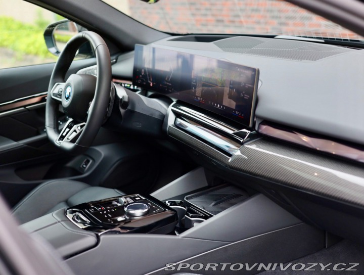 BMW 5 Touring  550e  xDrive | M 2025