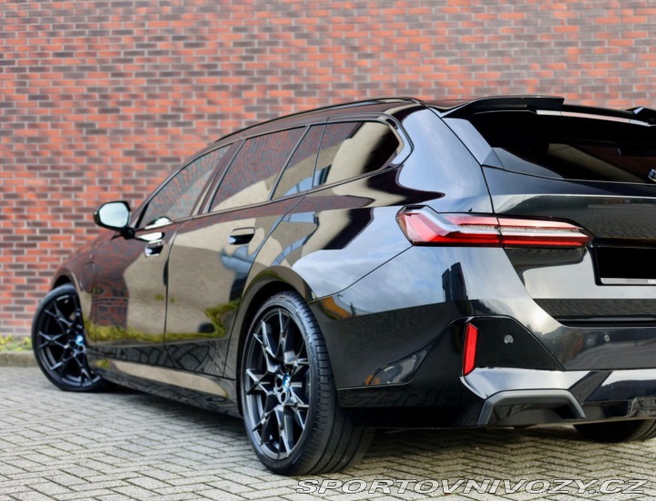 BMW 5 Touring  550e  xDrive | M 2025