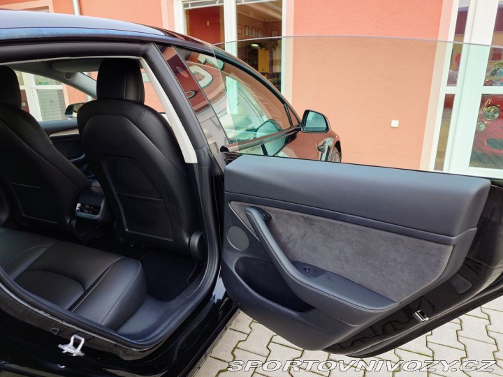 Tesla Model 3 Performance 377 kW REZERV 2021