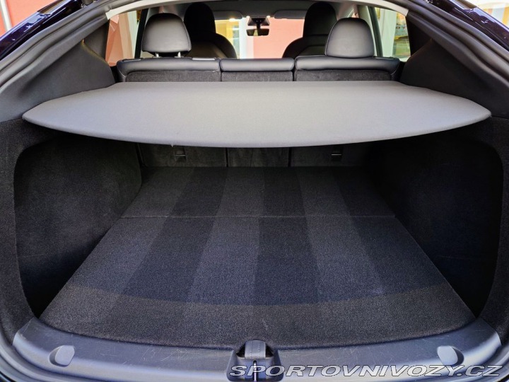 Tesla Model Y L. R.378kW SOH 93,4 PRODÁ 2023