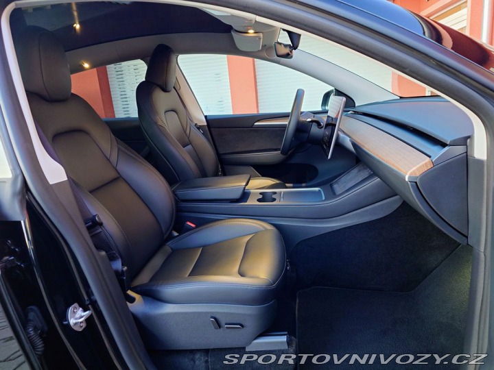 Tesla Model Y L. R.378kW SOH 93,4 PRODÁ 2023