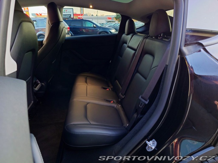 Tesla Model Y L. R.378kW SOH 93,4 PRODÁ 2023