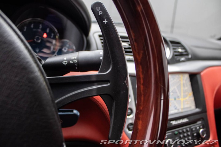 Maserati GranCabrio / AJ NA SPLÁTKY / PROTIÚ 2011