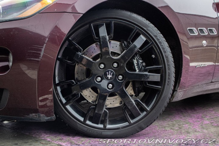 Maserati GranCabrio / AJ NA SPLÁTKY / PROTIÚ 2011