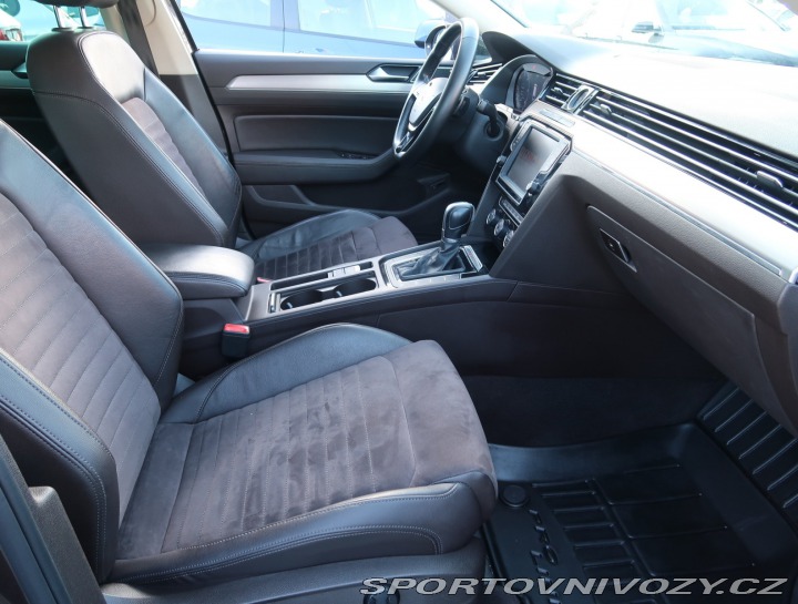 Volkswagen Ostatní modely Passat Highline 2.0 BiTDI 2016