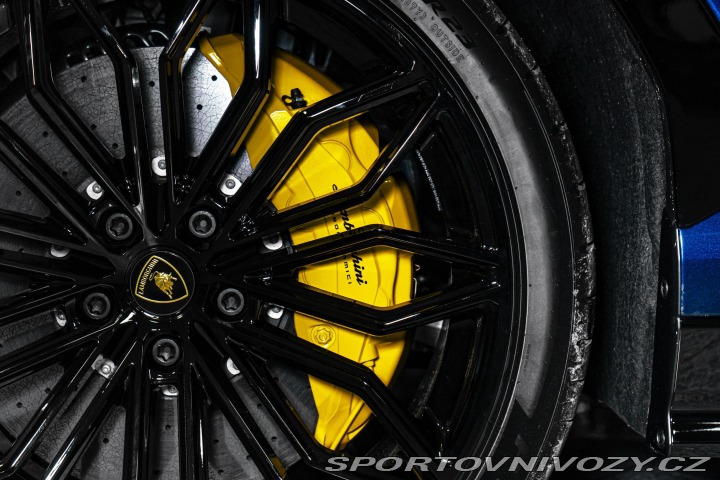 Lamborghini Urus SE PANORAMA/HUD/SENSONUM 2025