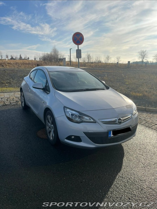 Opel Astra GTC 1.4 T 2012
