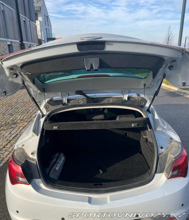 Opel Astra GTC 1.4 T 2012