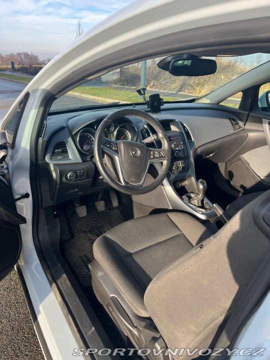 Opel Astra GTC 1.4 T 2012