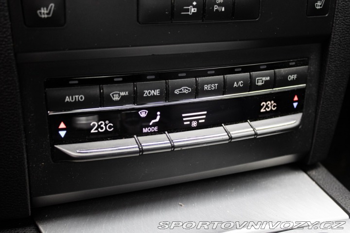 Mercedes-Benz E Kupé  350 CDI Blue / AJ N 2010