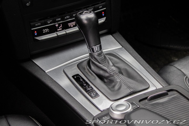 Mercedes-Benz E Kupé  350 CDI Blue / AJ N 2010