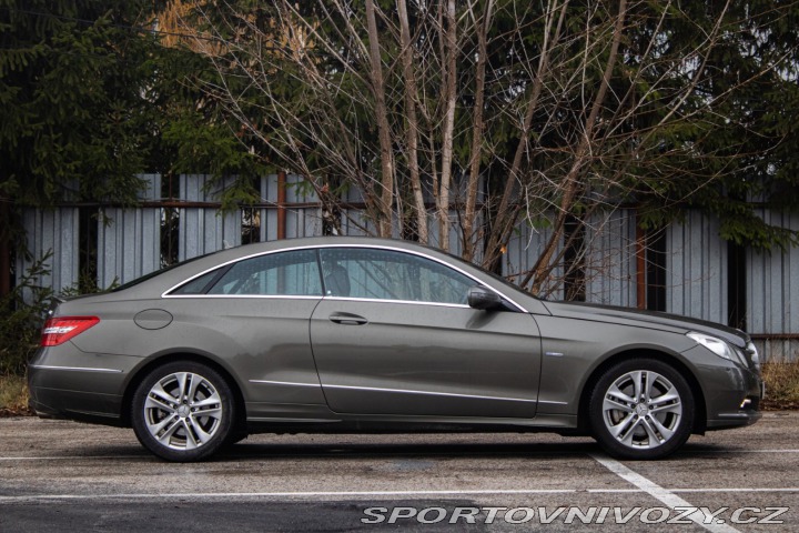 Mercedes-Benz E Kupé  350 CDI Blue / AJ N 2010