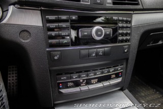 Mercedes-Benz E Kupé  350 CDI Blue / AJ N 2010