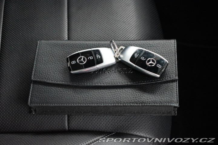 Mercedes-Benz E E 300d 4M*AMG*AIR*DPH*ČR 2022