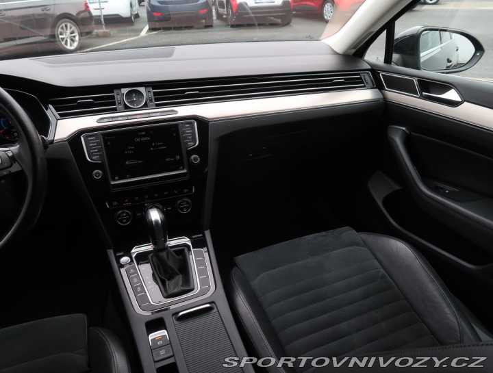 Volkswagen Ostatní modely Passat Highline 2.0 BiTDI 2015