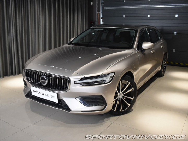 Volvo V60 2,0 T6 AWD Core 2025