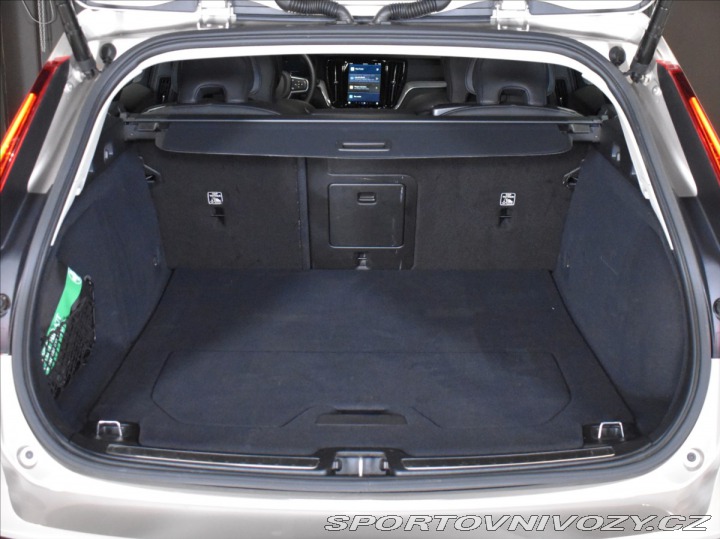 Volvo V60 T6 AWD Core 2025