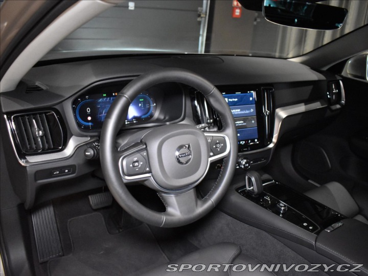 Volvo V60 T6 AWD Core 2025