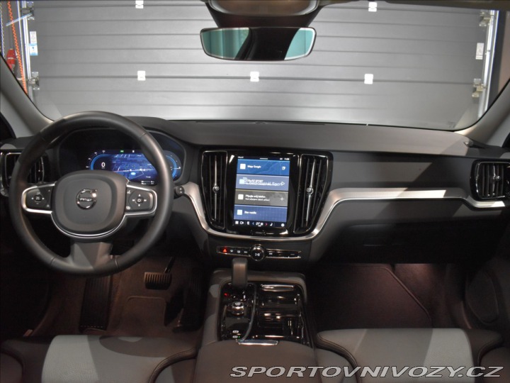 Volvo V60 2,0 T6 AWD Core 2025
