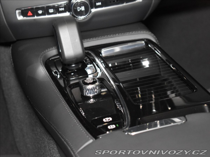 Volvo V60 T6 AWD Core 2025