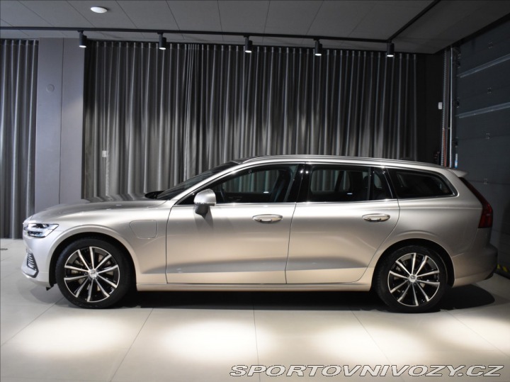 Volvo V60 2,0 T6 AWD Core 2025