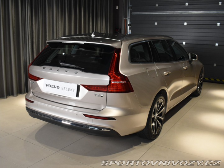 Volvo V60 2,0 T6 AWD Core 2025