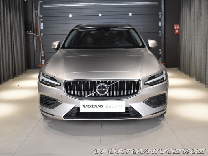 Volvo V60 2,0 T6 AWD Core 2025