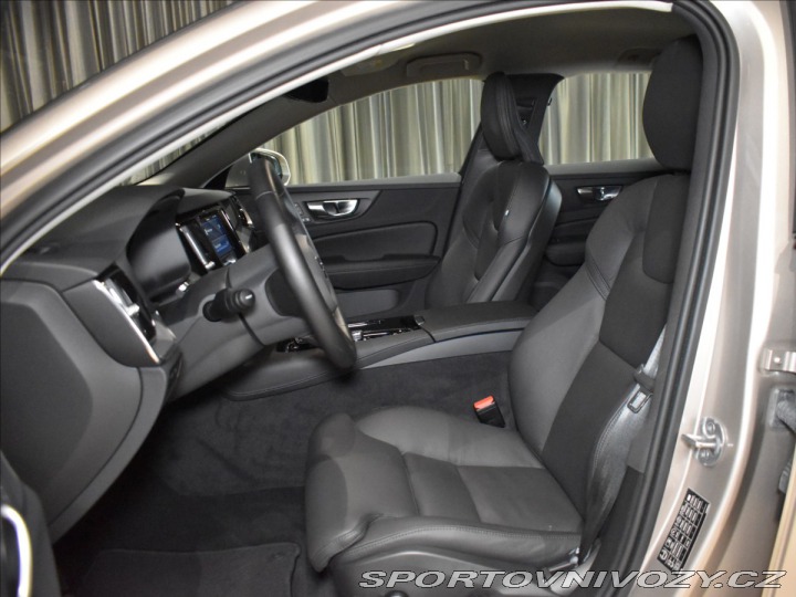 Volvo V60 T6 AWD Core 2025