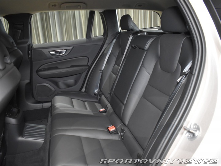 Volvo V60 T6 AWD Core 2025