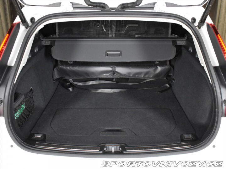 Volvo V60 T8 AWD PLUS BLIS,Bezklíč 2025