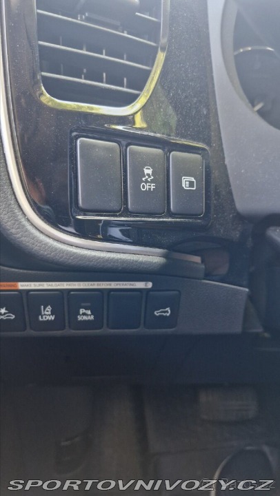 Mitsubishi Ostatní modely Outlander 2,3   4x4 2016