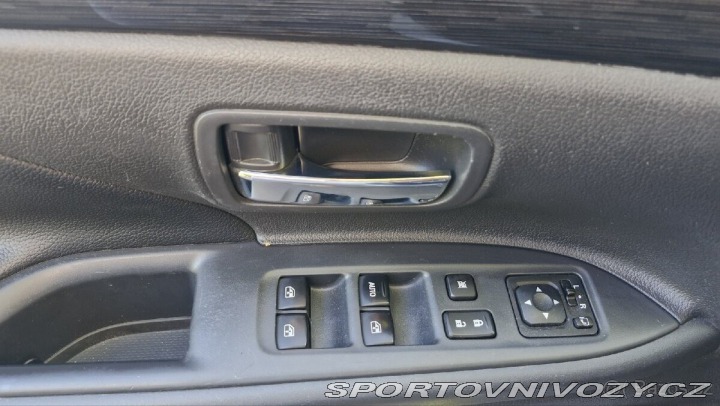 Mitsubishi Ostatní modely Outlander 2,3   4x4 2016