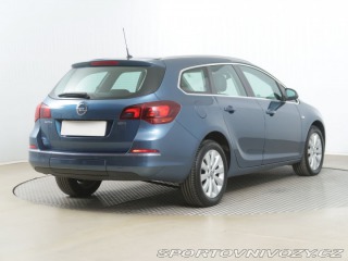 Opel Astra 2.0 CDTI 2013