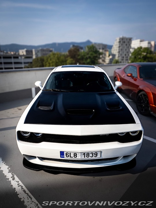 Dodge Challenger Hellcat, 6,2 V8, Manuál 2016