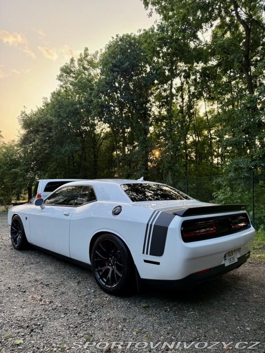 Dodge Challenger Hellcat, 6,2 V8, Manuál 2016