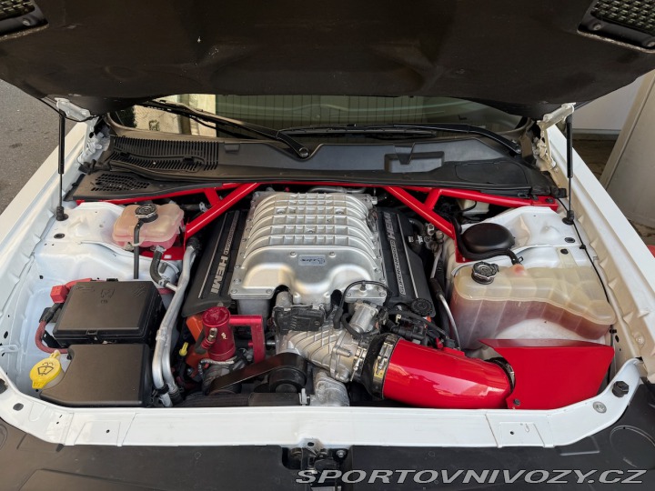 Dodge Challenger Hellcat, 6,2 V8, Manuál 2015