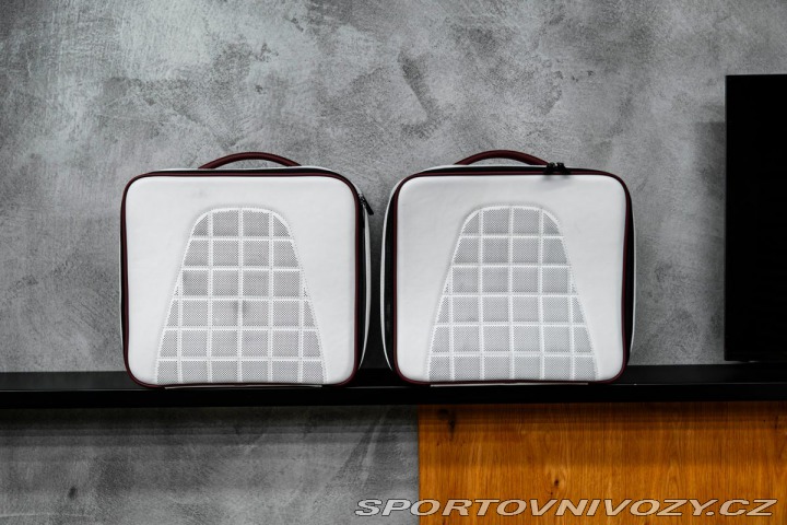 Ferrari Roma Spider, Karbón, JBL, ACC 1800