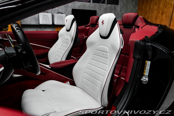 Ferrari Roma Spider, Karbón, JBL, ACC 1800