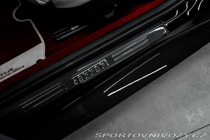 Ferrari Roma Spider, Karbón, JBL, ACC 1800