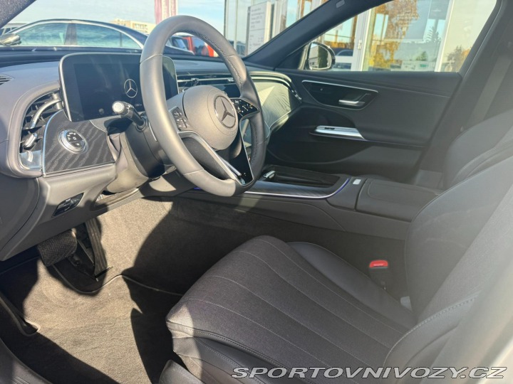 Mercedes-Benz E E 300 de 4MATIC kombi 2024