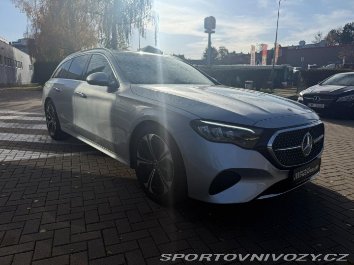 Mercedes-Benz E E 300 de 4MATIC kombi 2024