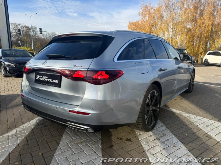 Mercedes-Benz E E 300 de 4MATIC kombi 2024